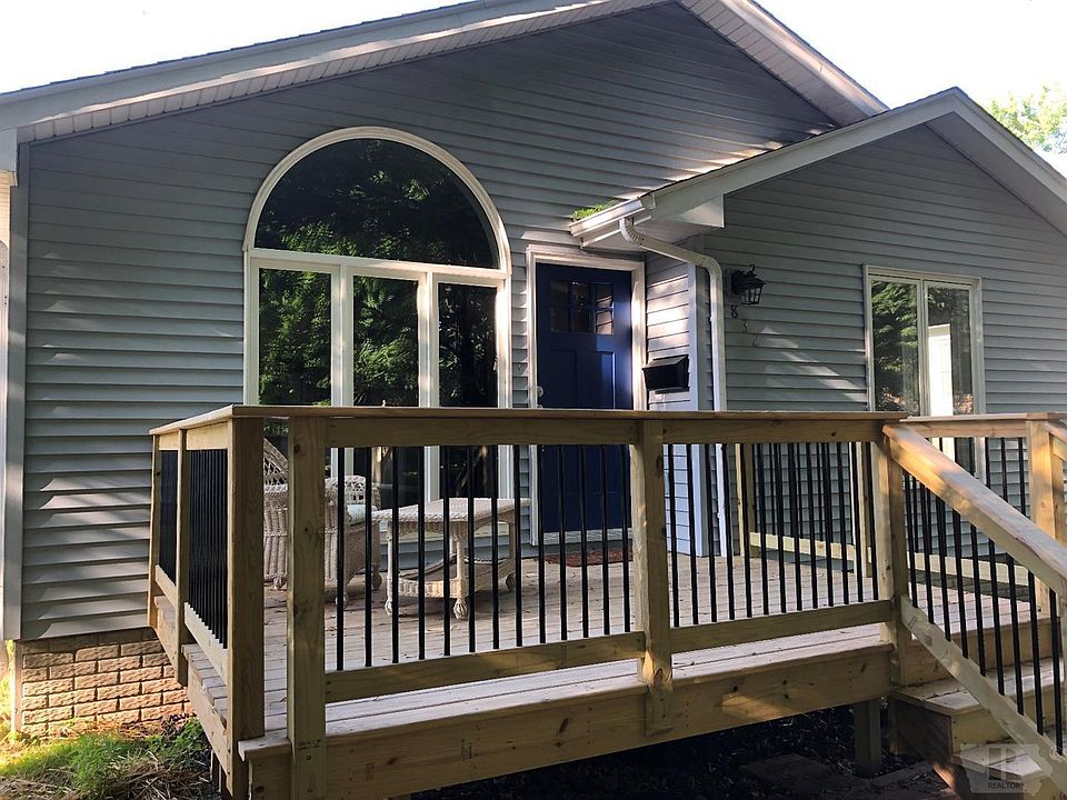 1st image of 832 High Ave E
