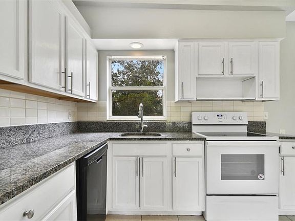 5th image of 300 Hope Cir