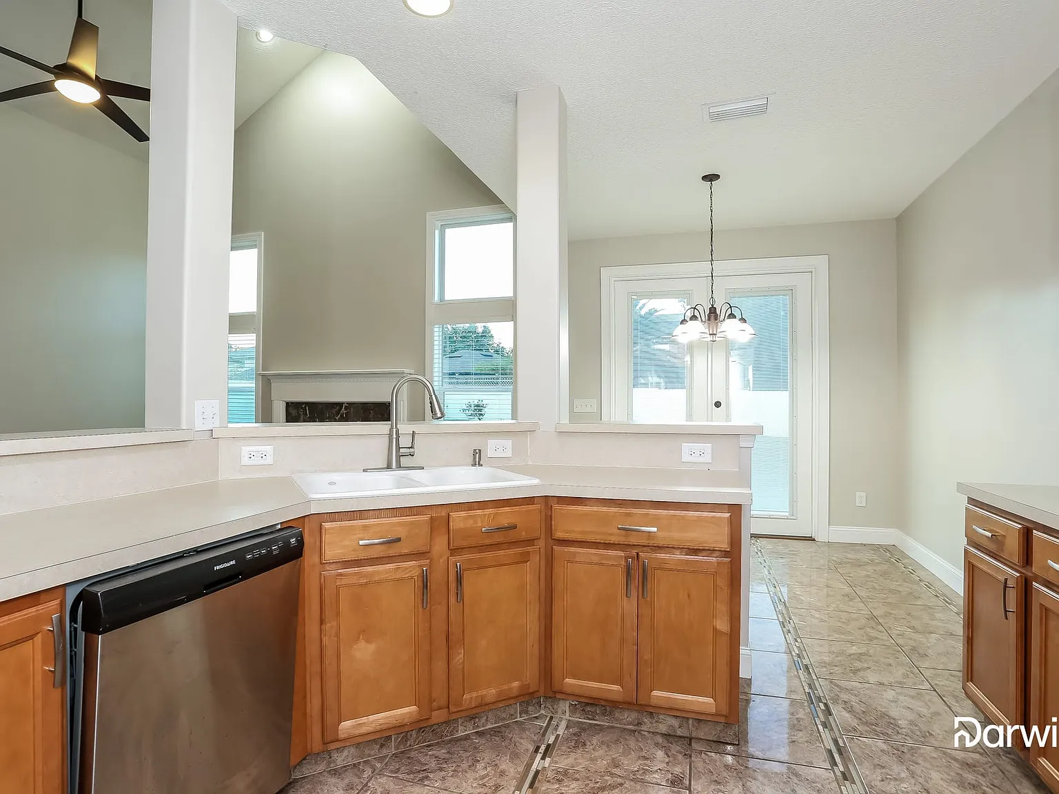 4 bed, 2.5 bath, 2485 sqft, $2,690 — Photo 3