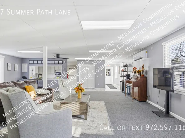 17 Summer Path Ln, Hendersonville, NC 28739