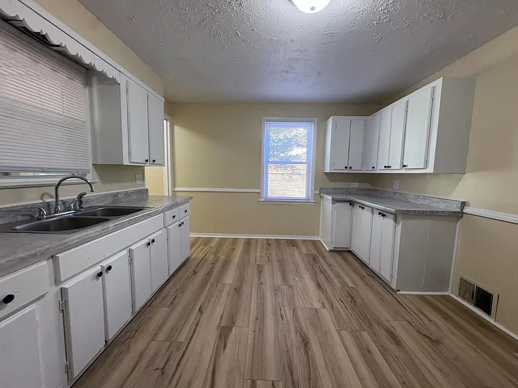 1364 Quinnipiac Ave — Photo 2