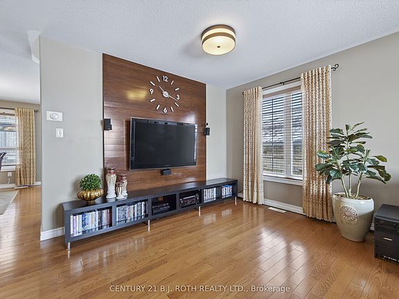 2nd image of 115 Lions Gate Blvd