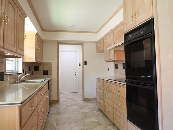 2nd image of 10619 Longmeadow Dr