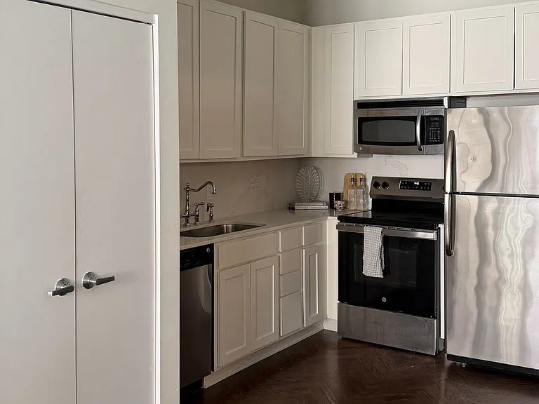 1 E 8th St #1019 — Photo 7