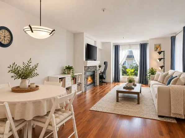 1650 Grant Ave #206, Pt Coquitlam, BC V3B 7V2