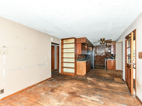 4th image of 1917 N Riley Ave