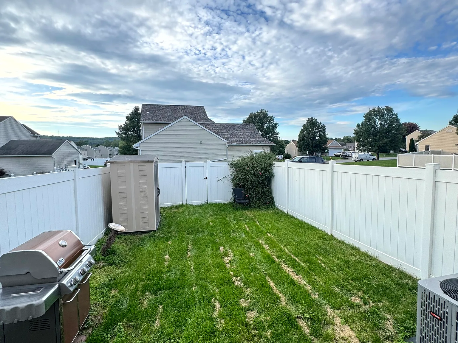 3 bed, 2.5 bath, 1368 sqft, $2,000 — Photo 3