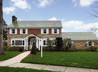 14 Argyle Rd, Westbury, NY 11590