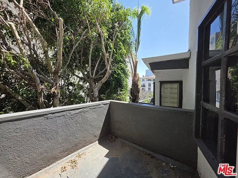 1635 S Beverly Glen Blvd #6 — Photo 25