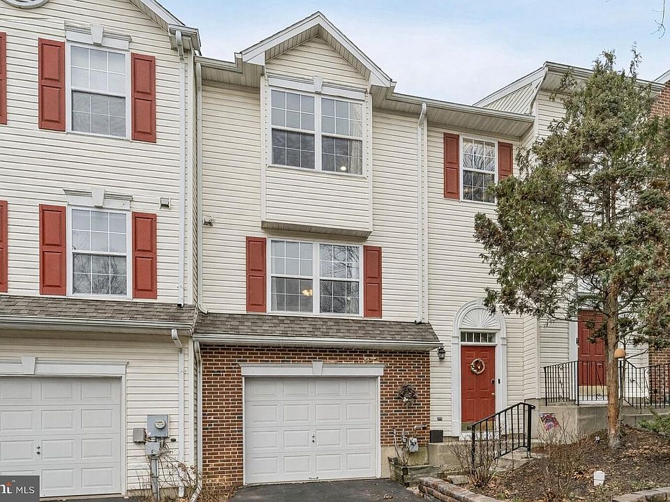 1st image of 34 Graymont Cir