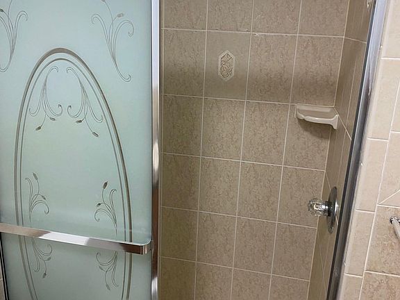 3rd image of 270 Bryant Ave Floor 1