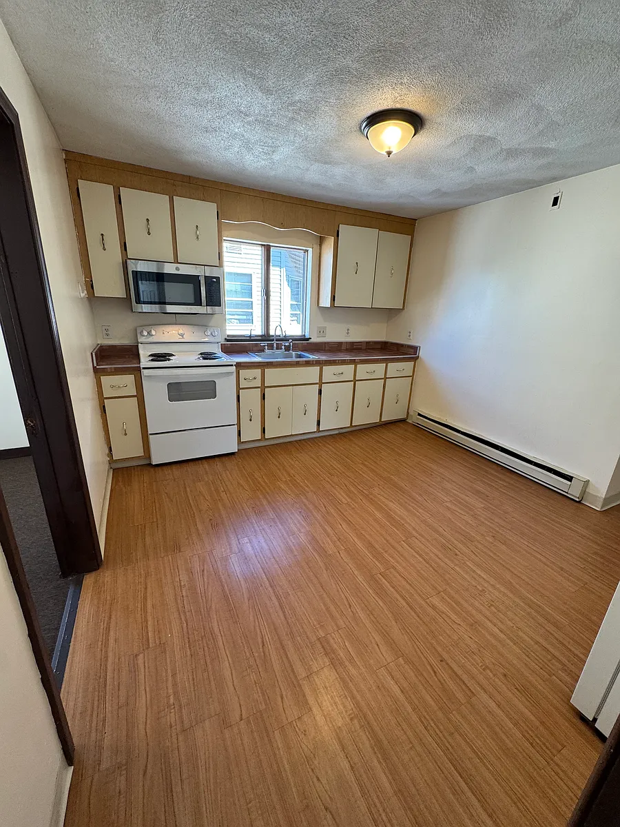 Building Photo - 3 Alice Ave #5