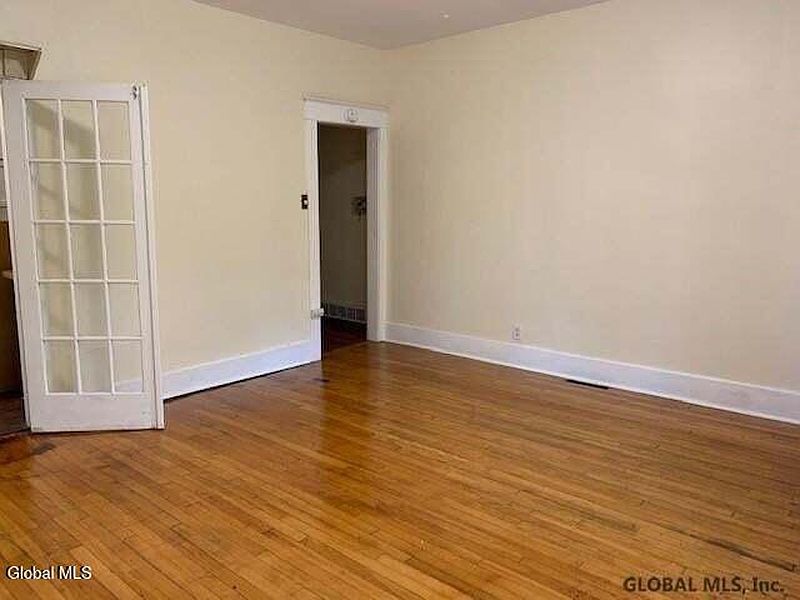 4th image of 1011 Union Street