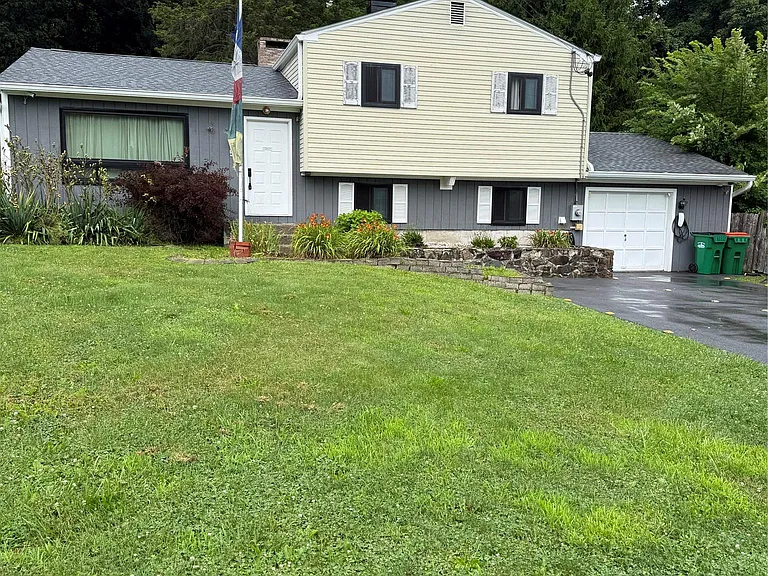 55 Cumberland Rd — Photo 1