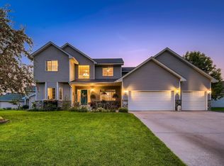 11901 N Meadow Curv, Lindstrom, MN 55045