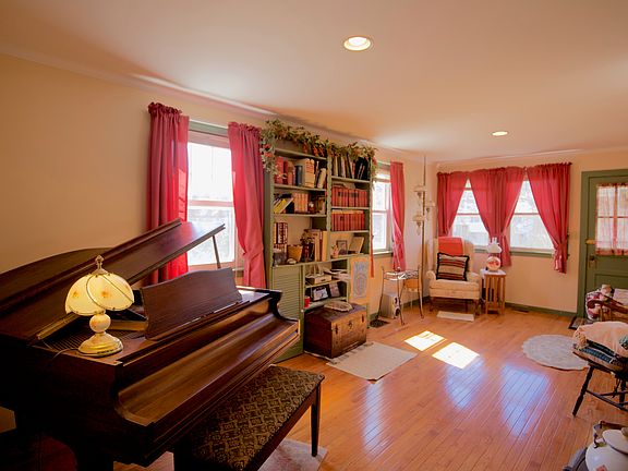 3rd image of 457 Lowell St