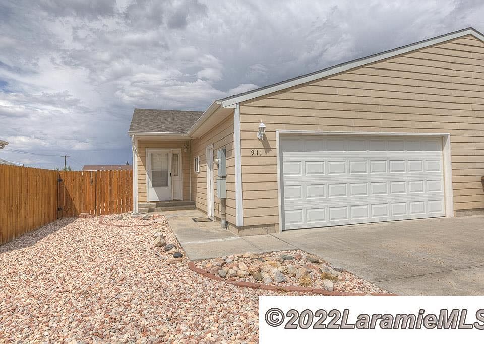 1st image of 911 E Boswell Dr