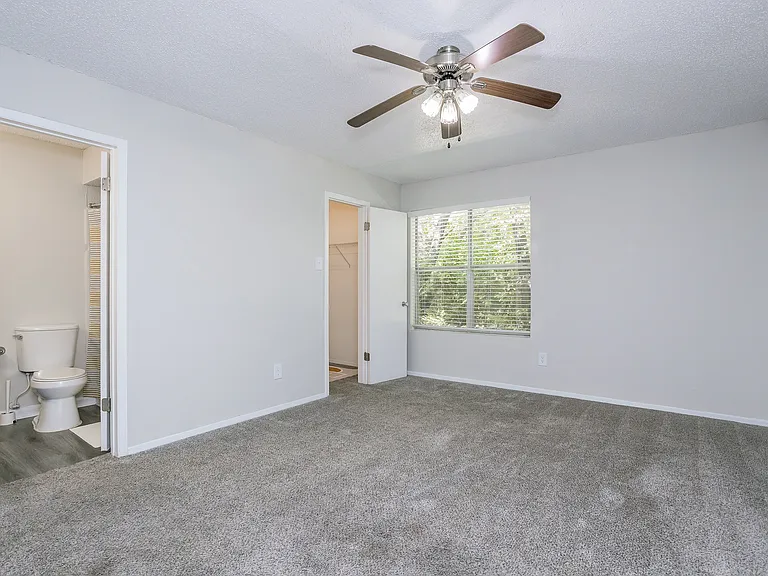 Oak Tree Village — Photo 90