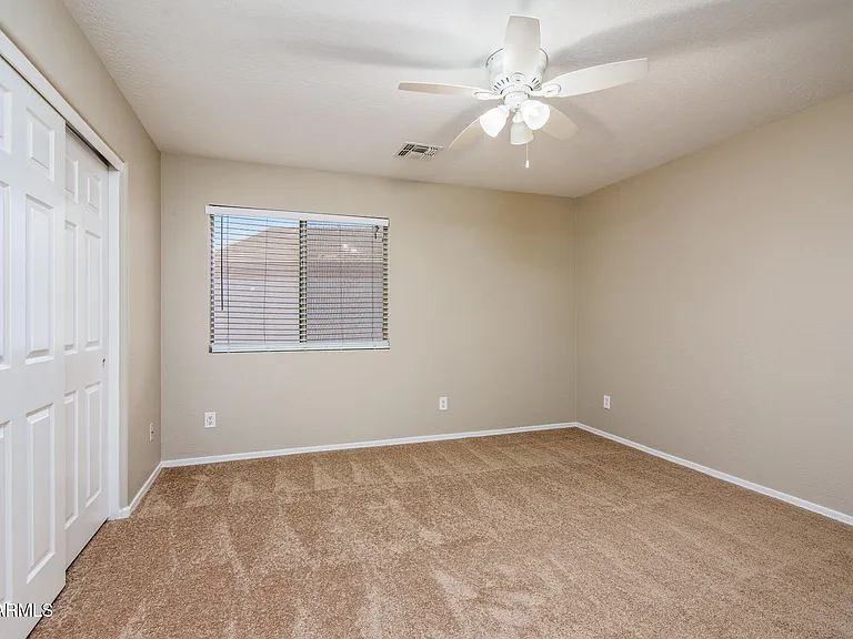 43395 W Wild Horse Trl — Photo 32
