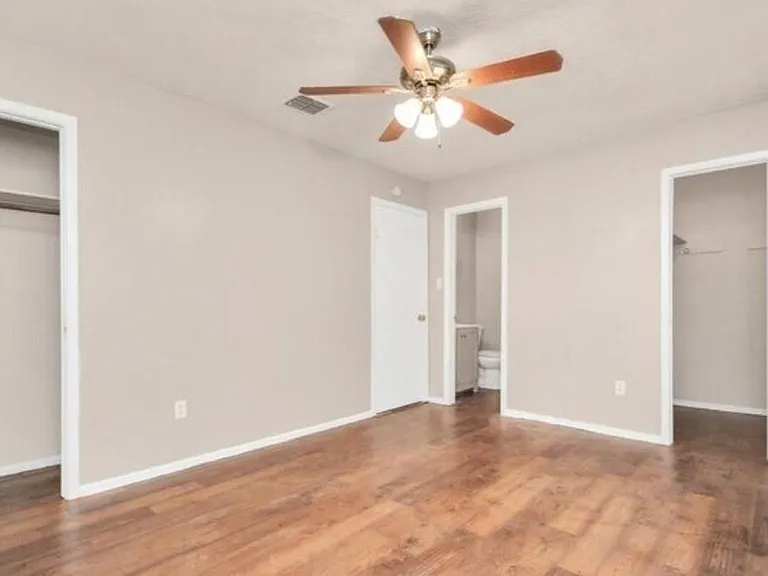 4803 Beechaven St — Photo 14