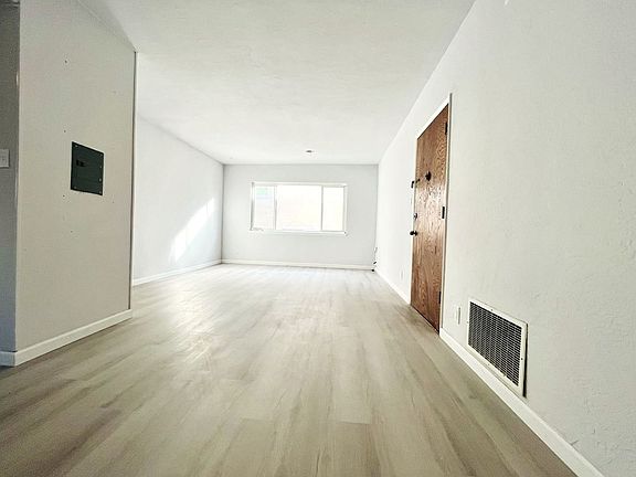 2nd image of 522 Merritt Ave #D