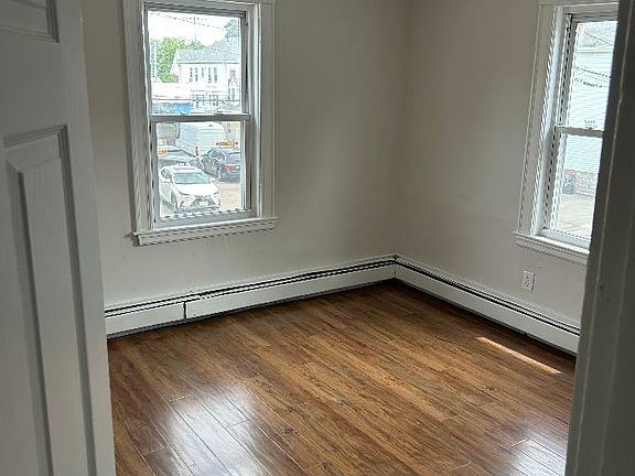 5th image of 390-392 Water St
