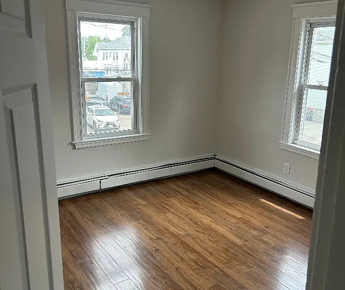 390-392 Water St — Photo 2
