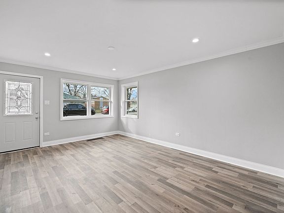 4th image of 14609 Dante Ave
