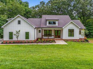 555 Crawford Rd, Burns, TN 37029