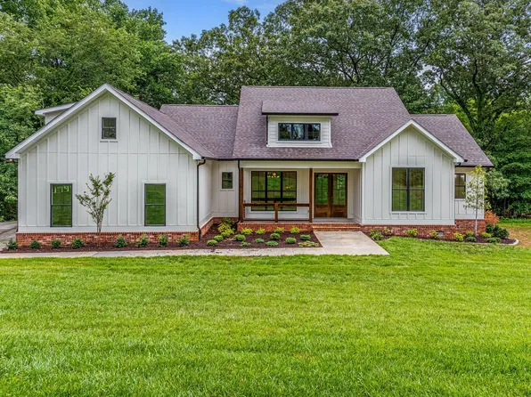 555 Crawford Rd, Burns, TN 37029