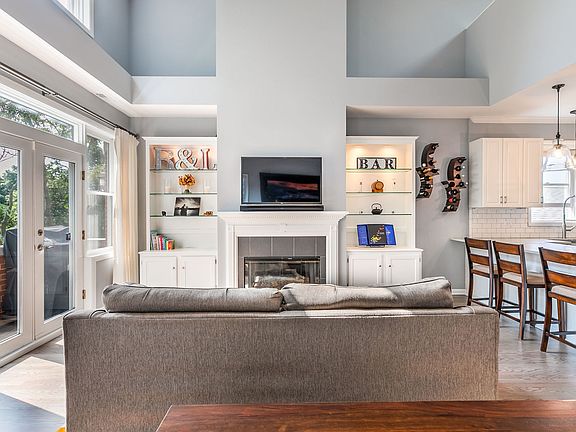 5th image of 1442 W School St #3