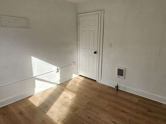 4th image of 422-424 E 33rd St #3