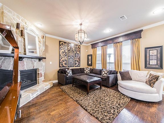 5th image of 2541 Roseville Dr