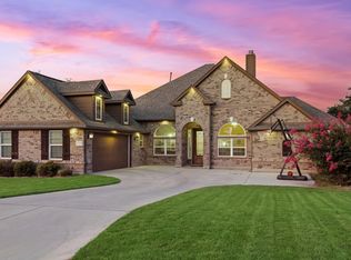 175 WAGON LN, Castroville, TX 78009