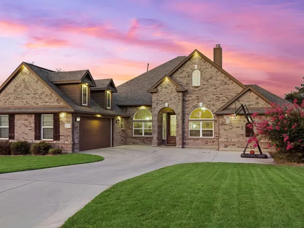 175 WAGON LN, Castroville, TX 78009