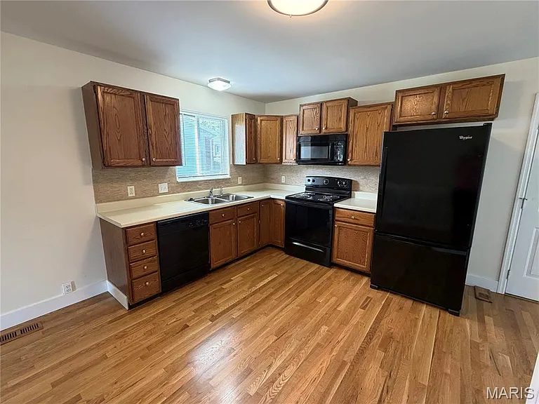 962 Windstream Dr — Photo 2