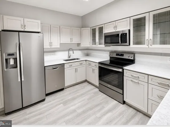 19375 Cypress Ridge Ter Unit 719, Leesburg, VA 20176