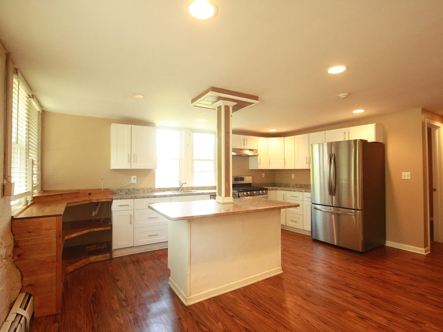 2 bed, 1100 sqft, $2,200 — Photo 3