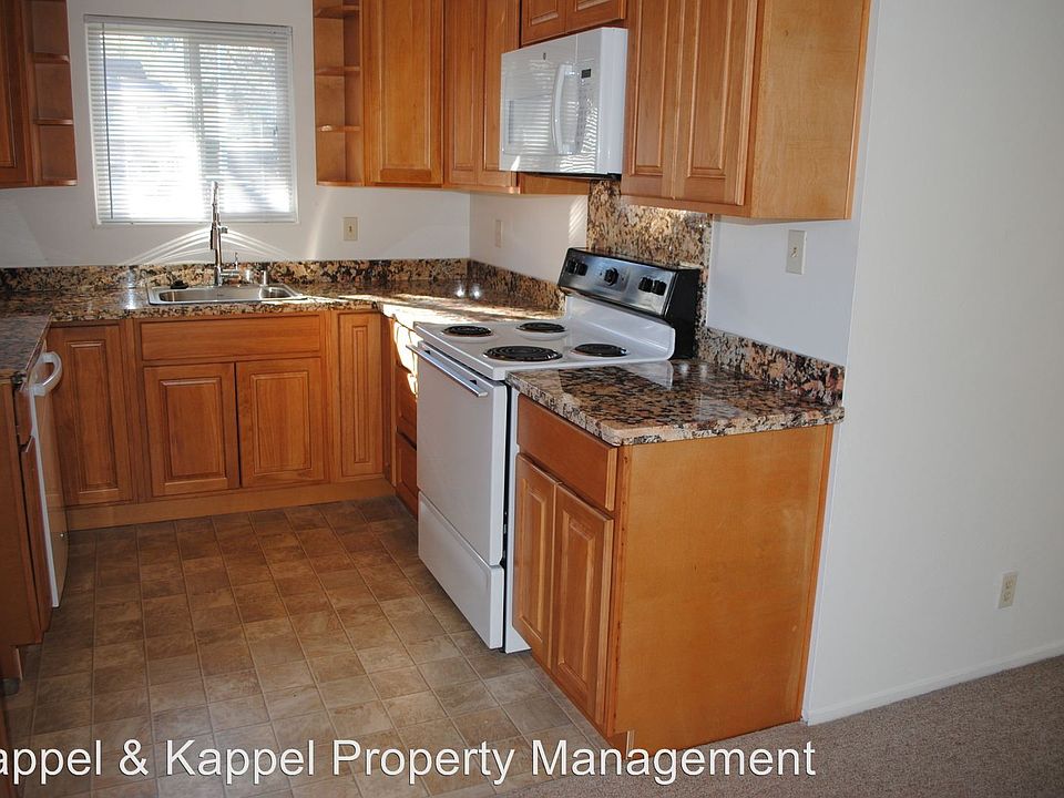 1st image of 920 El Camino Ave APT B