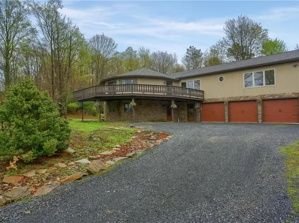 966 Peninsula Dr, Central City, PA 15926