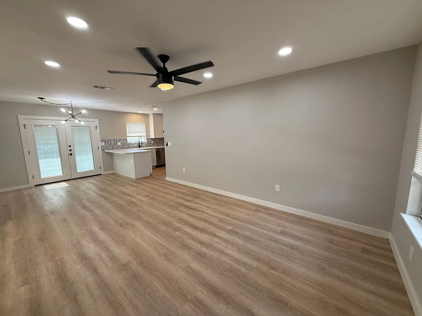 207 Schirra Pl 78753 | 3 Beds 2 Baths 1 Car garage $2195 — Photo 4