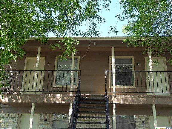 2nd image of 1902 Cedarhill Dr