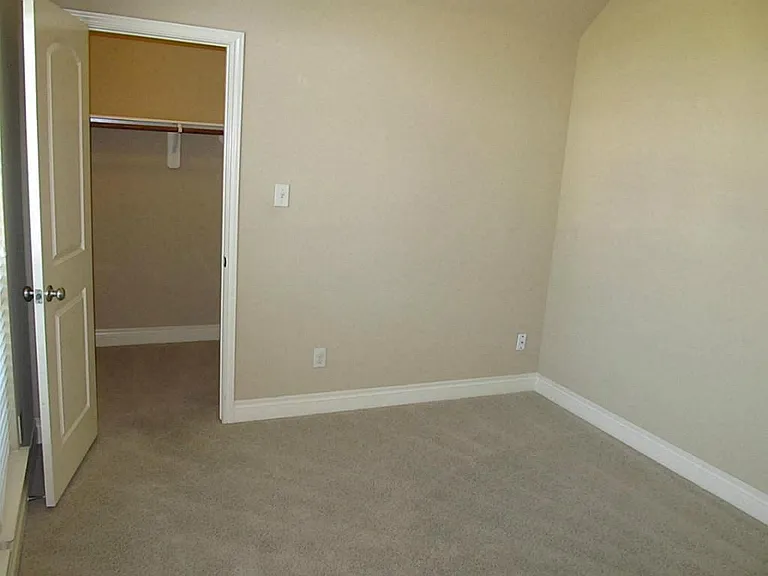 14104 Green Thicket Dr — Photo 28