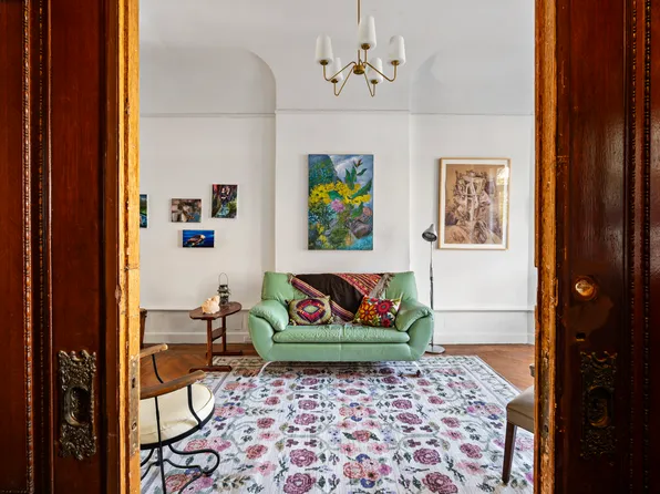 882 Park Place image 7 of 49