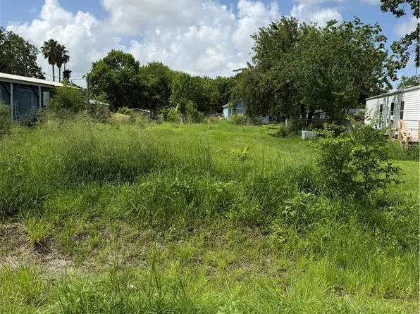 209 E Washington Ave, Seadrift, TX 77983