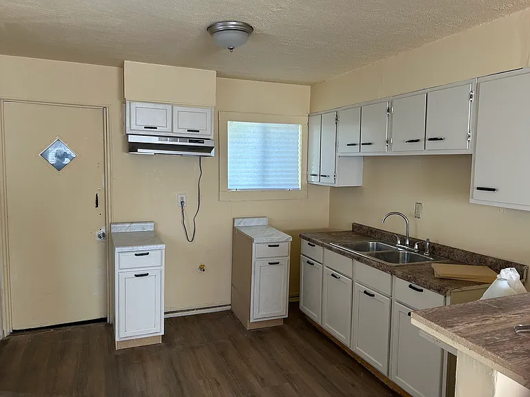 2065 Wright St — Photo 4