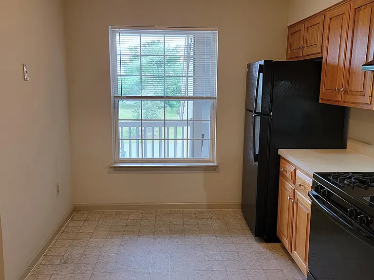 2097 Shady Oak Dr — Photo 8