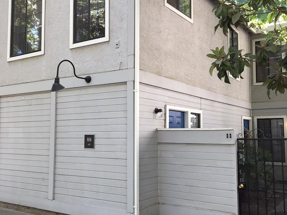 Gated access from street