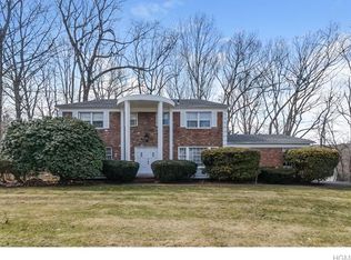 16 Beaumont Dr, New City, NY 10956