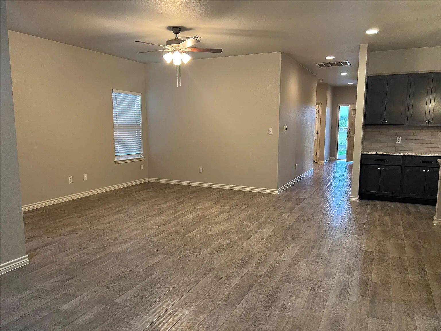 3 bed, 2.0 bath, 1560 sqft, $1,550 — Photo 4